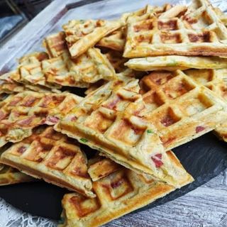 Солена с луканка и кашкавал