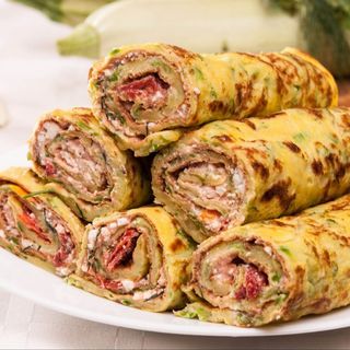 Солена с филе, крема сирене и домати
