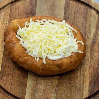 Мекица с кашкавал