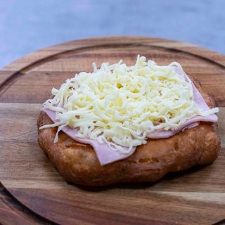 Мекица с шунка и кашкавал