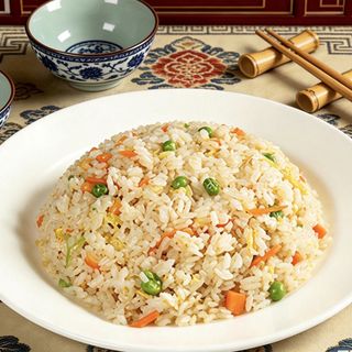 350г Пържен ориз със зеленчуци