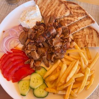 Пилешки гирос порция