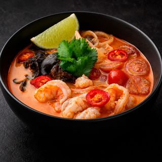 Том Ям с морски дарове ( 800 г )