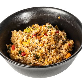 Ориз тепаняки със зеленчуци и яйце