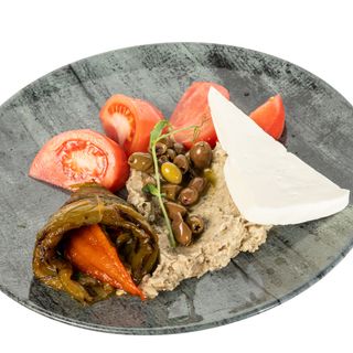 Салата от градински домат
