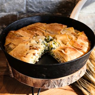 Цял зелник с ръчно точени кори