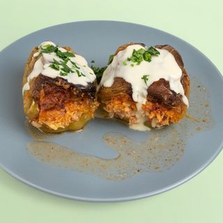 Пълнени чушки с ориз и кайма 2 бр.