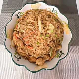 Оризови спагети със свинско,зеленчуци и яйца