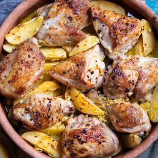 Пиле с картофи на фурна
