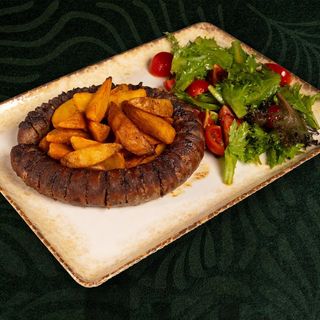 Телешки суджук с уеджис картофки и микс салати