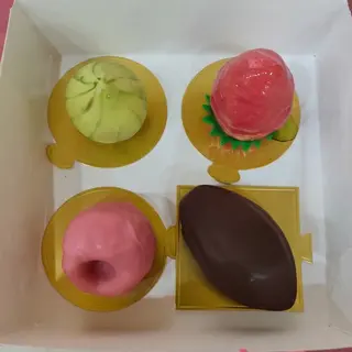 Кутия с 4бр мусови десерта- смокиня, ягода, малина, какао