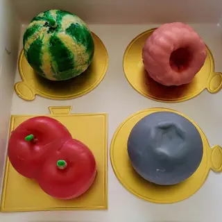 Кутия с 4бр мусови десерта- диня, малина, череша, боровинка