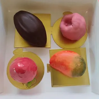 Кутия с 4бр мусови десерта- какао, малина, ягода, манго