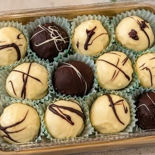 Кутия с кокосови бонбони
