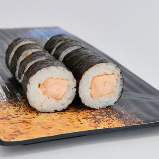 Маки с пържена сьомга 150г