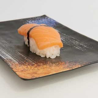 Нигири със сьомга 40г