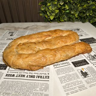 Голяма Баница с Бекон и Кашкавал (1,200г)