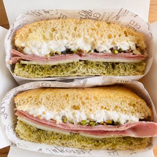 Фокача сандвич Mortadella Pistacchio