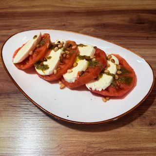Салата Капрезе 350г