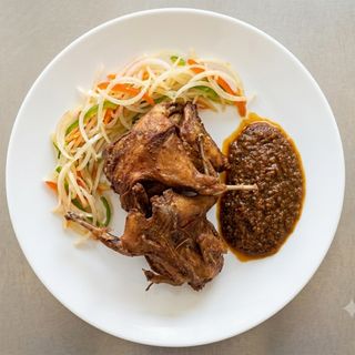 01 caille grillé+ attieke