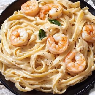 TAGLIATELLES ALFREDO AUX GAMBAS
