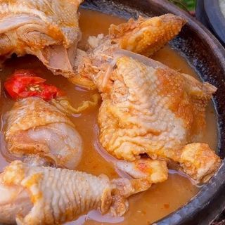 KEDJENOU DE POULET ENTIER+ ATTIÉKÉ