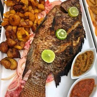 Poisson carpe frit  + attiéké 