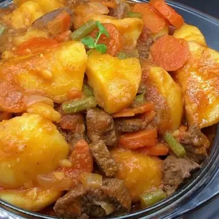 Ragoût de pommes de terre au poulet 