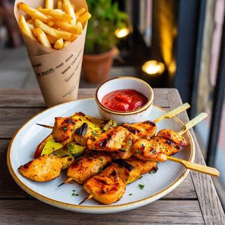 Plat de Brochette de poulet avec d’accompagnement au choix  