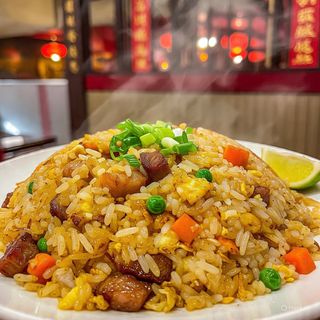 Grand bol de Riz cantonais avec garniture au choix + 1 boisson offerte 