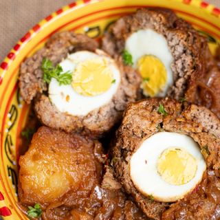 Grand plat de riz gras au boulette suprise + 1 boisson au choix 