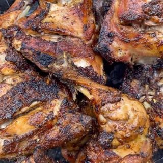 ¼ Poulet + Attiéké ou Alloco et frite