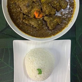 Sauce feuille de patate poisson fumé +riz et deguè