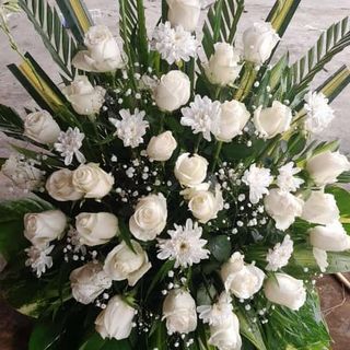 Bouquet arrêté roses blanches