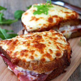 Croque monsieur saucisson fromage + frites
