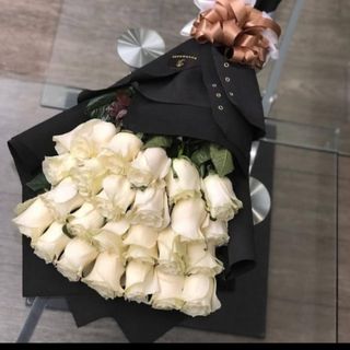 Pure Élégance (Roses Blanches)