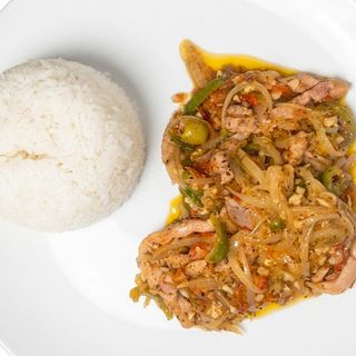Émincé de poulet aux légumes+ un accompagnement au choix