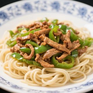 Nouilles À La Viande Porc Avec Poivron Vert