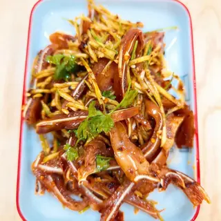 Oreilles de porc avec concombres