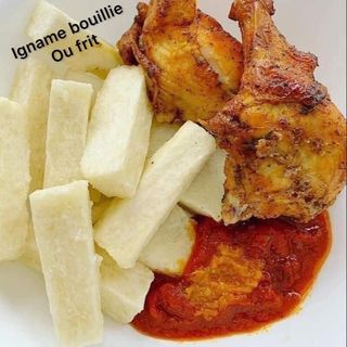igname bouillie au poulet sauté, poisson frit, viande de bœuf sautée