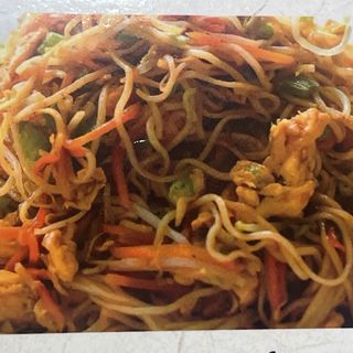 Nouilles Frites Aux Œufs Et Au Porc