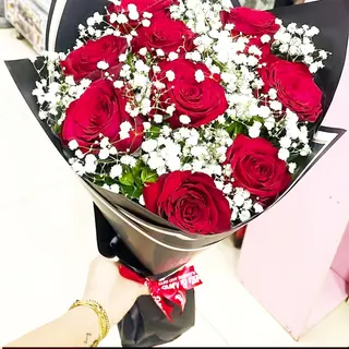 Bouquet a la main 