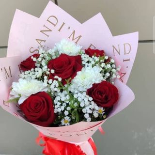 Petit bouquet à la main