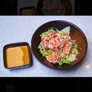 Tataki Salmon Salad
