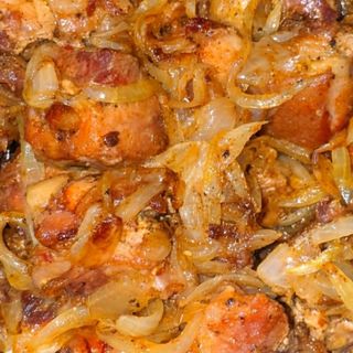 Plat de porc sauté aux oignons