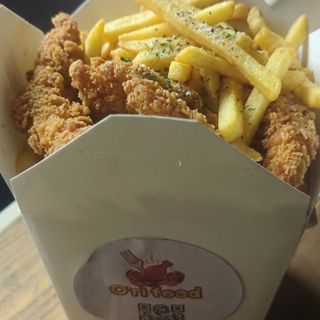 Seau de frites poulet pané