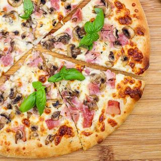 Pizza royale moyenne