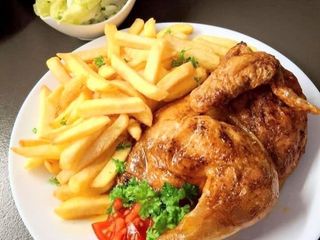 Frites de pomme de terre + demi poulet