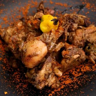 Demi Poulet braisé & alloco et attieké