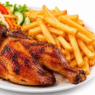 Demi Poulet braisé ( Frite et salade)